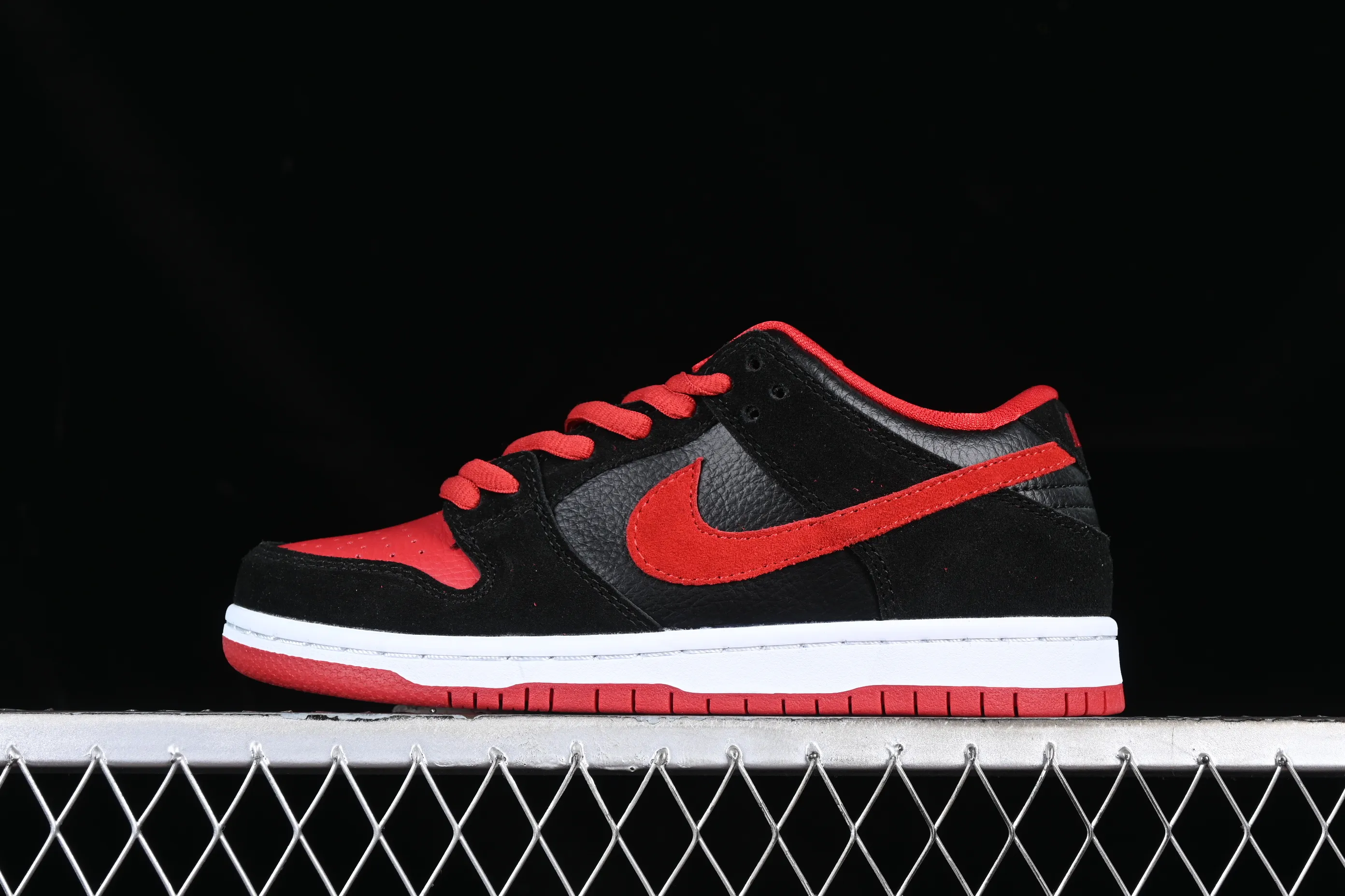 All categories Nk SB Dunk series Nk SB Dunk Low low-top sneakers Nk SB Dunk Low Pro black and red SB smashed backboard fashion casual sneakers 304292-039